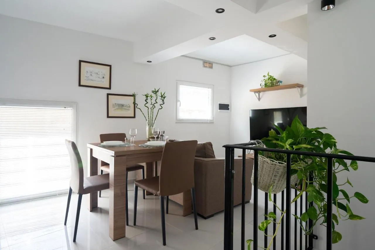 The Shoebox -Stylish & Cosy House Cospicua Malta